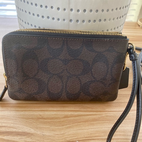 Coach wristlet - Picture 2 of 2
